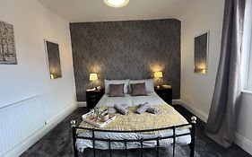 Modernised Central Wigan Townhouse Sleeps Up To 6
