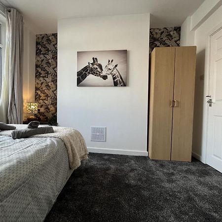 Modernised Central Wigan Townhouse Sleeps Up To 6 Exterior photo
