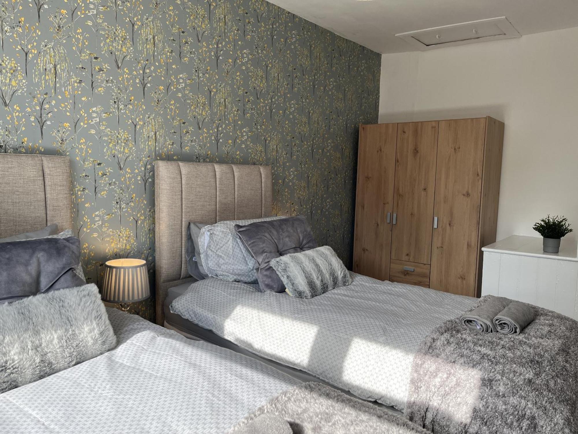 Modernised Central Wigan Townhouse Sleeps Up To 6 Exterior photo