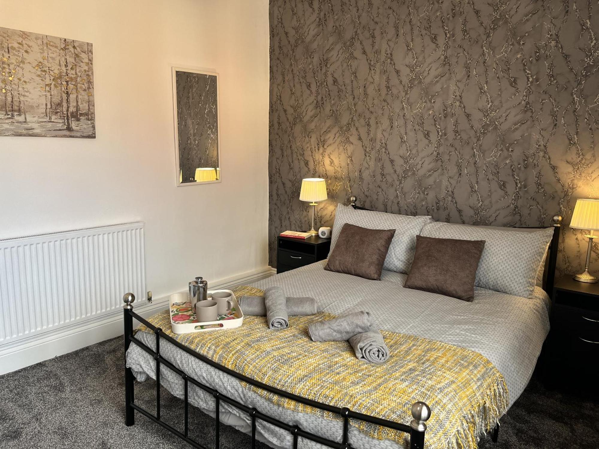 Modernised Central Wigan Townhouse Sleeps Up To 6 Exterior photo