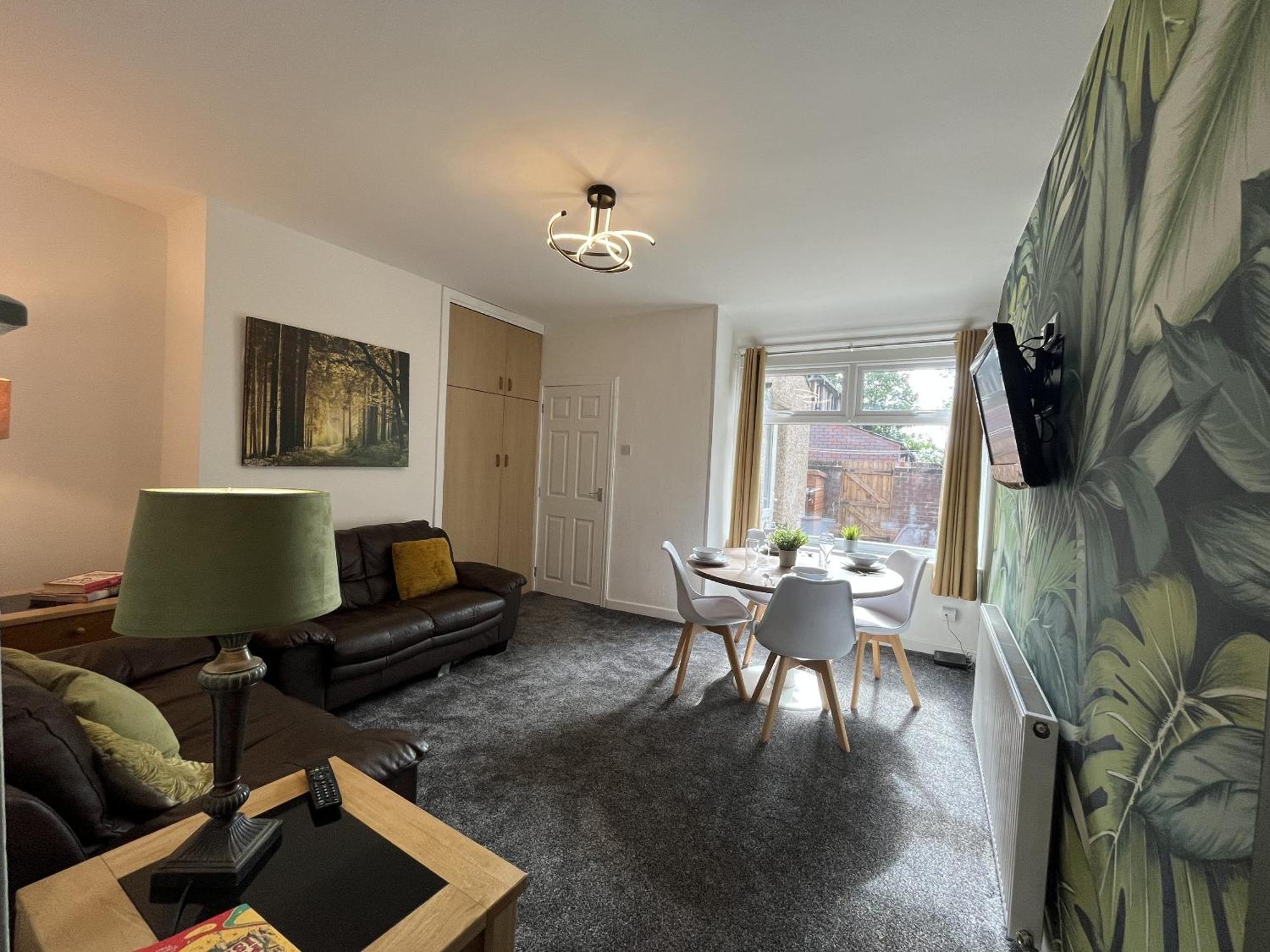 Modernised Central Wigan Townhouse Sleeps Up To 6 Exterior photo