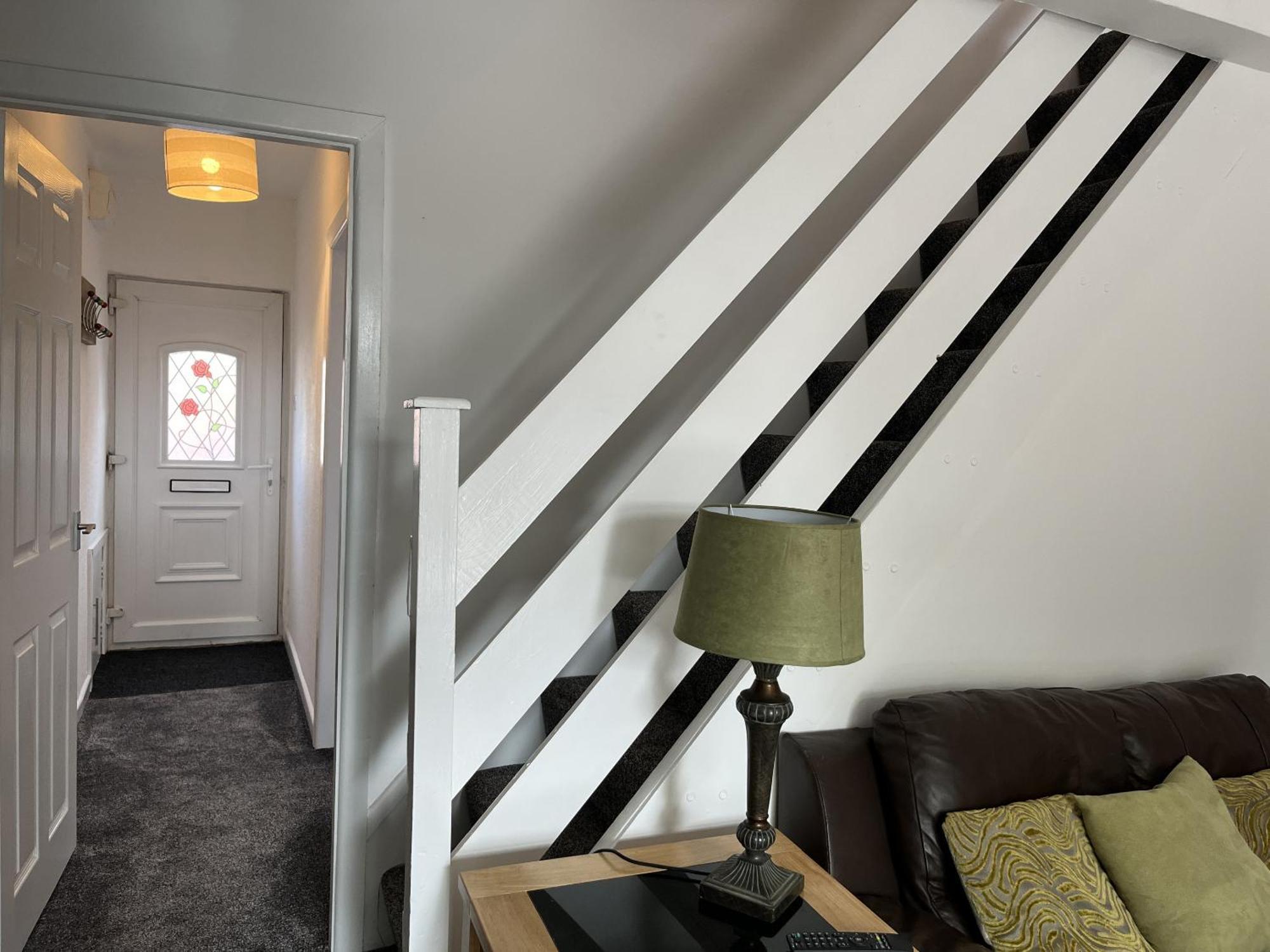 Modernised Central Wigan Townhouse Sleeps Up To 6 Exterior photo